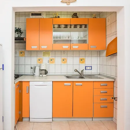 Kikas By Interhome Vir