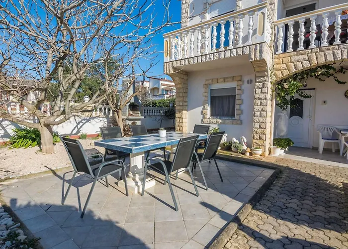 Kikas By Interhome דירה